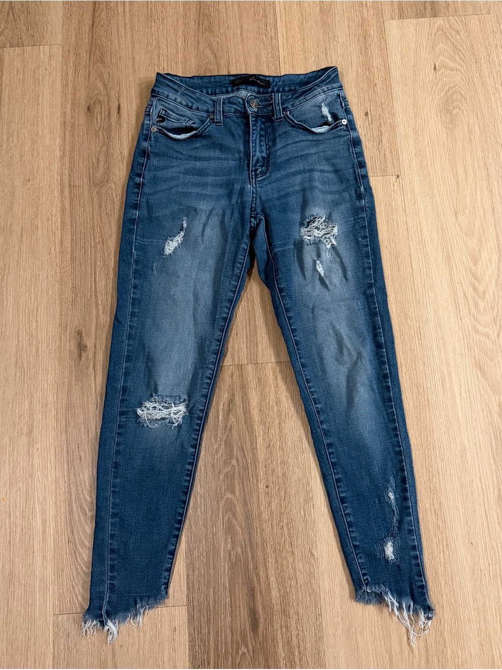 KanCan Women’s Mid-Rise Ankle Skinny Blue Distressed Jeans size W3 25 Dark Wash